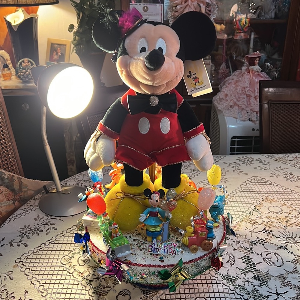 Handmade Cartoon Character Table Centerpieces - Picture 2 of 9